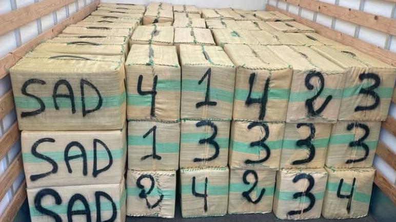 إحباط محاولة لتهريب خمسة أطنان و758 كيلوغراما من مخدر الشيرا وتوقيف شخصين بمولاي بوسلهام