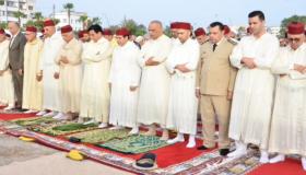 عامل ابن مسيك يؤدي صلاة العيد بمصلى ابن مسيك وسط أجواء روحانية مفعمة بالخشوع لله سبحانه وتعالى